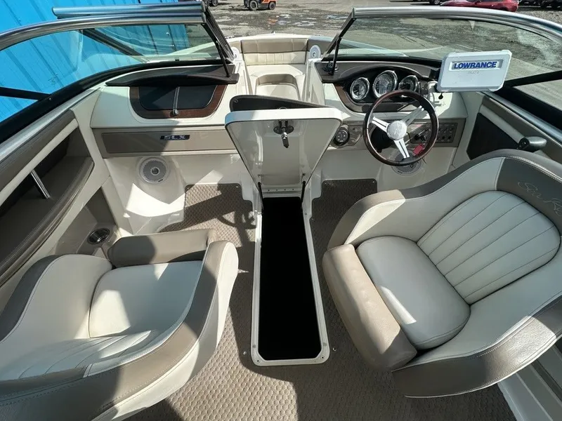 Slide: The Image of Sea Ray SLX 230 2013 - 5