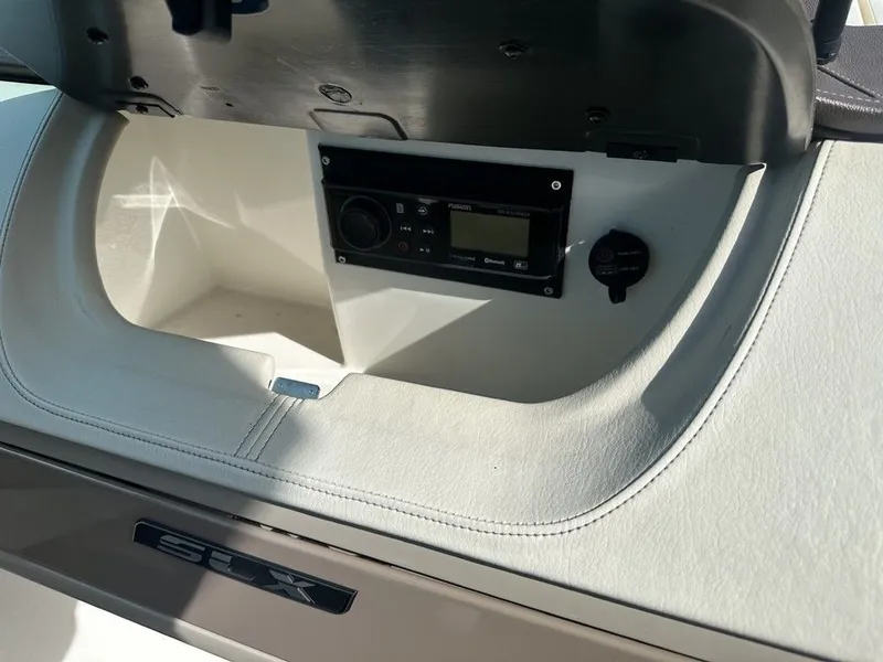 Slide: The Image of Sea Ray SLX 230 2013 - 9