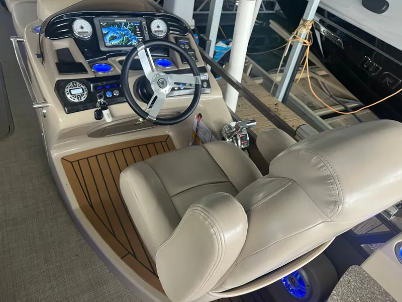 Slide: The Image of Regency 254 LE3 2015 - 11