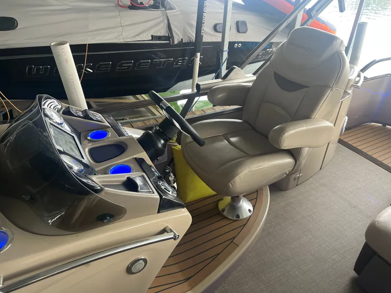 Slide: The Image of Regency 254 LE3 2015 - 18