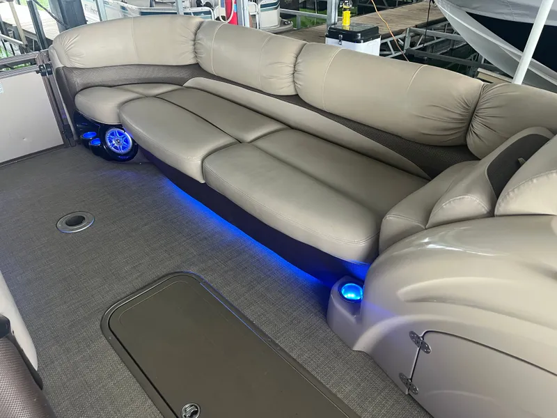 Slide: The Image of Regency 254 LE3 2015 - 19