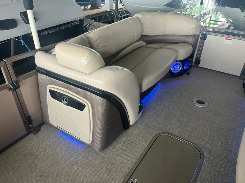 Slide: The Image of Regency 254 LE3 2015 - 20