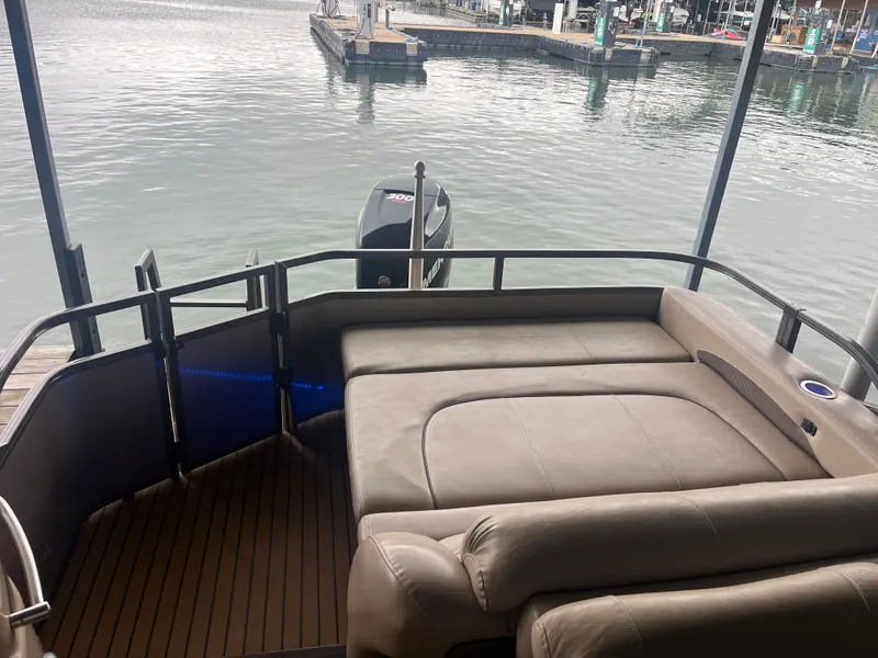 Slide: The Image of Regency 254 LE3 2015 - 8