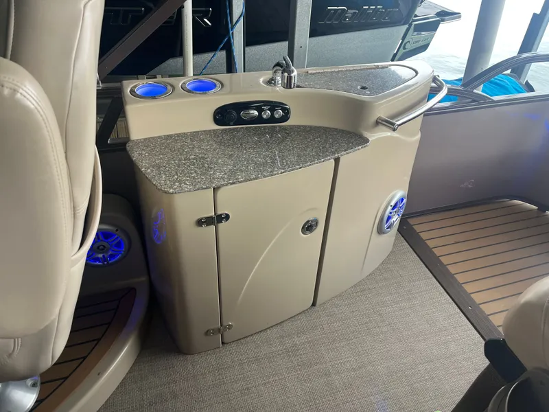 Slide: The Image of Regency 254 LE3 2015 - 9