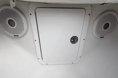 Slide: The Image of 2007 SeaCraft SC32 Master Angler boat deck with storage compartment and railing. - 14