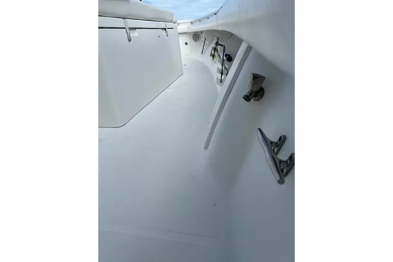 Slide: The Image of 2007 SeaCraft SC32 Master Angler Transom. You can walk right up to the Twin 2019 Yamaha F300 4 Stroke outboards - 16