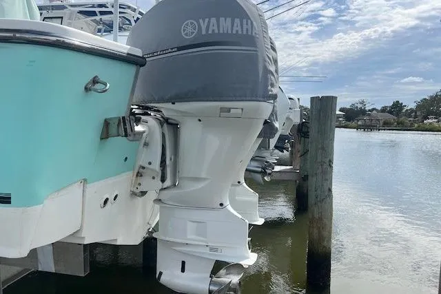 Slide: The Image of 2007 SeaCraft SC32 Master Angler Center Console Boat with TWIN F300 Yamaha EFI 4 Stroke Outboard Engines, SeaFoam Hull and covered motors. - 18