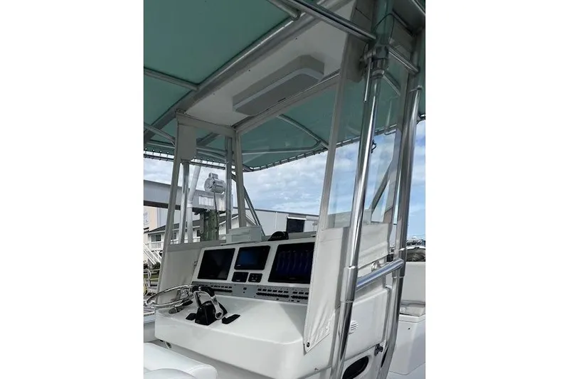 Slide: The Image of Helm of 2007 SeaCraft SC32 Master Angler boat with red throttle lever. - 23