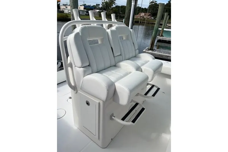 Slide: The Image of 2007 SeaCraft SC32 Master Angler boat seats behind helm - 35