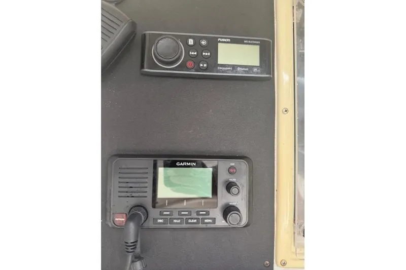 Slide: The Image of Guest 30 Amp Battery Charger - 45