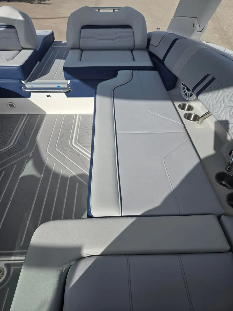 Slide: The Image of Regal LS9 2026 - 32