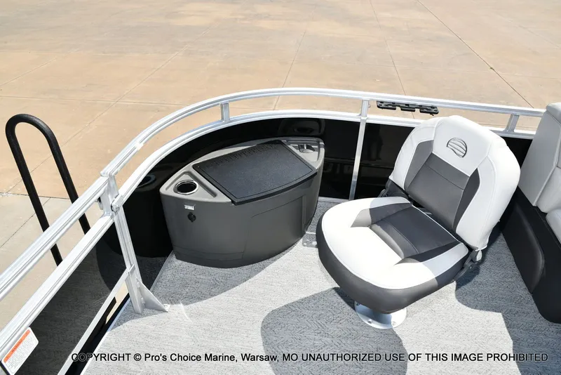 Slide: The Image of Sun Tracker Fishin' Barge 22 DLX w/115HP Pro-XS 4 Stroke 2026 - 16