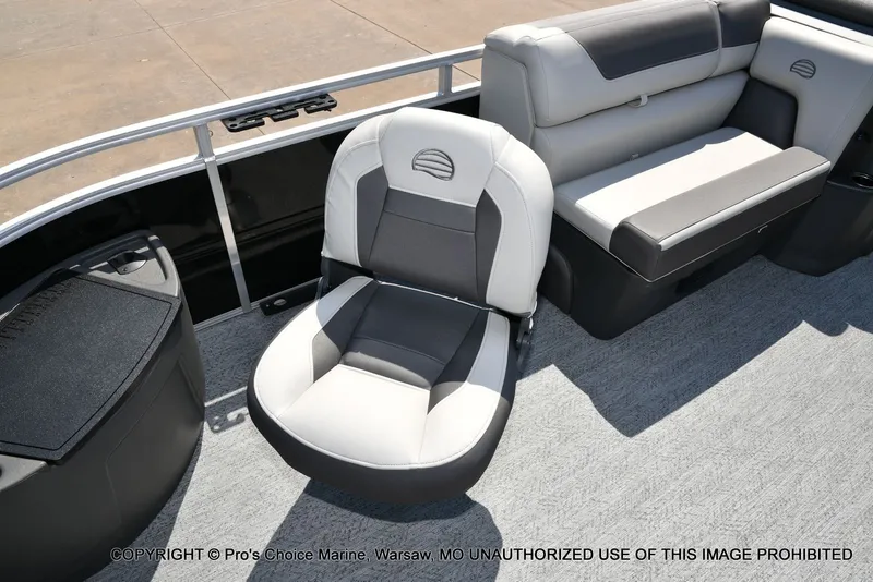 Slide: The Image of Sun Tracker Fishin' Barge 22 DLX w/115HP Pro-XS 4 Stroke 2026 - 17