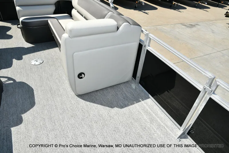 Slide: The Image of Sun Tracker Fishin' Barge 22 DLX w/115HP Pro-XS 4 Stroke 2026 - 27