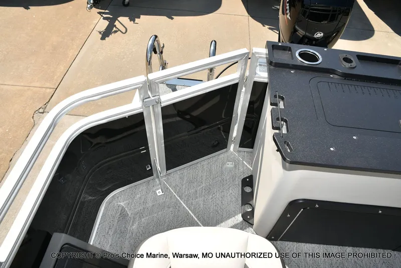 Slide: The Image of Sun Tracker Fishin' Barge 22 DLX w/115HP Pro-XS 4 Stroke 2026 - 55