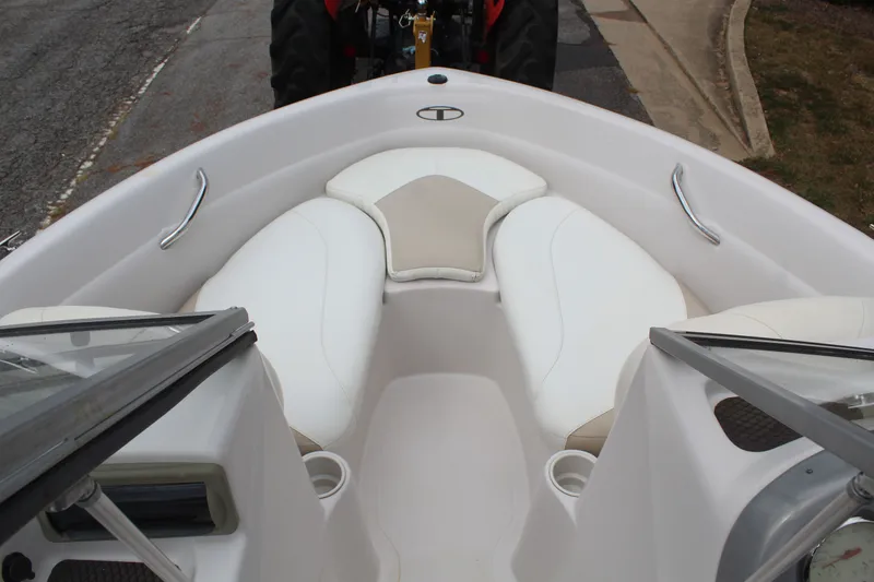 Slide: The Image of Tracker Tahoe Q5i 2008 - 14