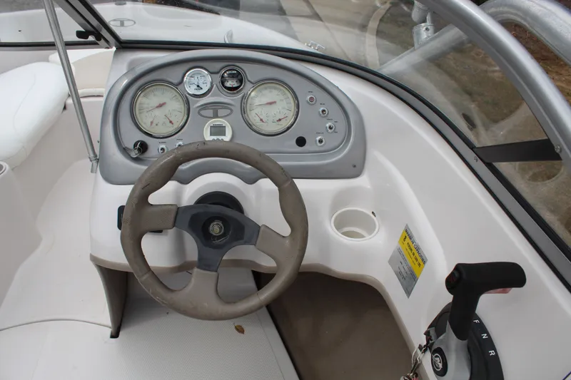 Slide: The Image of Tracker Tahoe Q5i 2008 - 9