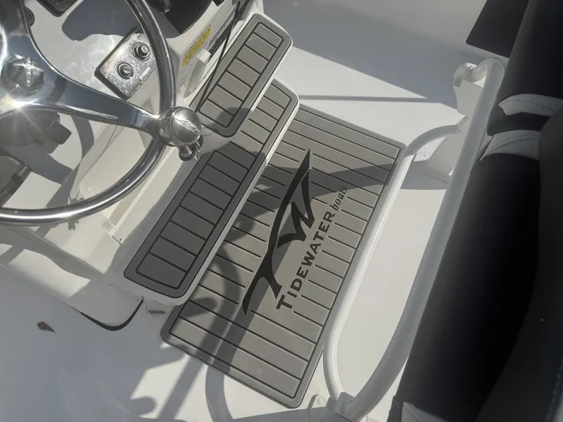 The Image of Tidewater 2110 Bay Max 2026 - 1