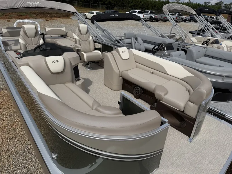 Slide: The Image of Avalon LSZ 25 QUAD LOUNGER-TRITOON 200HP 2026 - 2