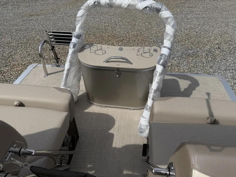 Slide: The Image of Avalon LSZ Quad Lounge - 25' 2026 - 8