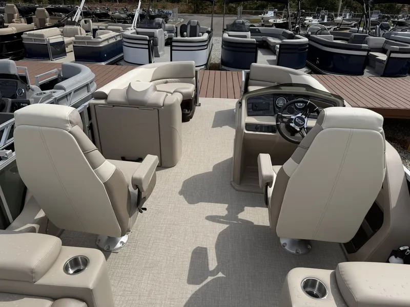 Slide: The Image of Avalon LSZ 25 QUAD LOUNGER-TRITOON 200HP 2026 - 11