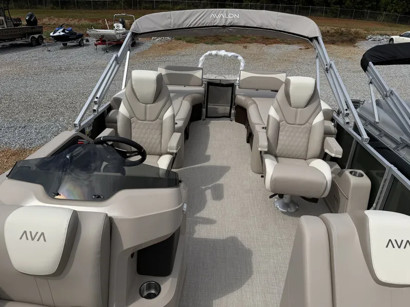 Slide: The Image of Avalon LSZ 25 QUAD LOUNGER-TRITOON 200HP 2026 - 5