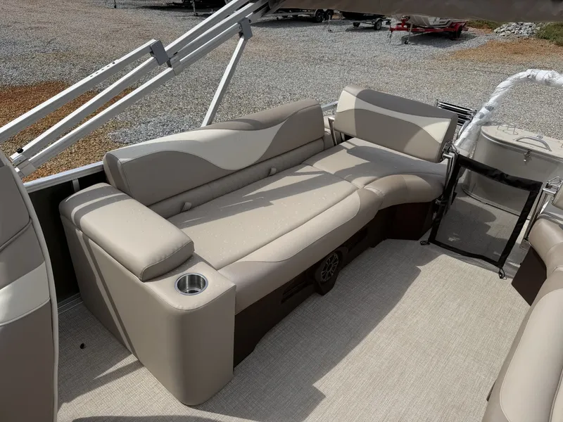 Slide: The Image of Avalon LSZ Quad Lounge - 25' 2026 - 3