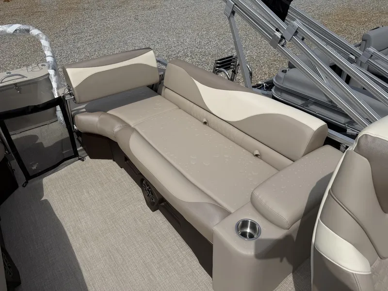 Slide: The Image of Avalon LSZ Quad Lounge - 25' 2026 - 9