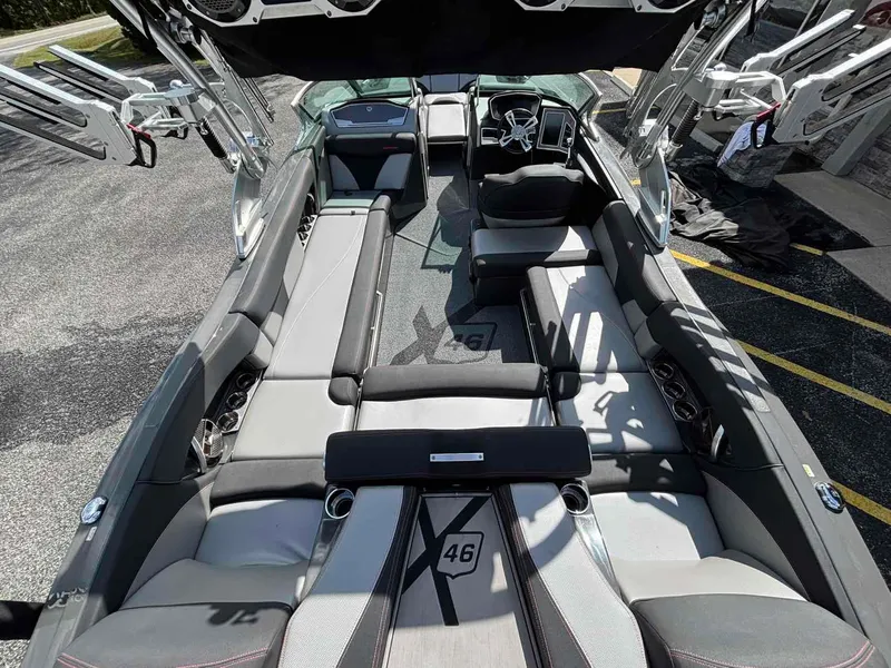 Slide: The Image of MasterCraft X46 2018 - 10