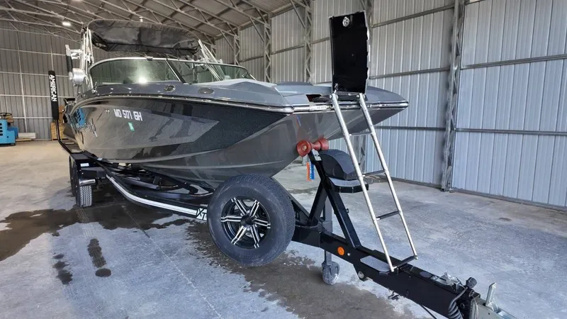 Slide: The Image of MasterCraft X46 2018 - 20