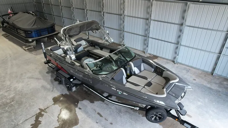 Slide: The Image of MasterCraft X46 2018 - 23