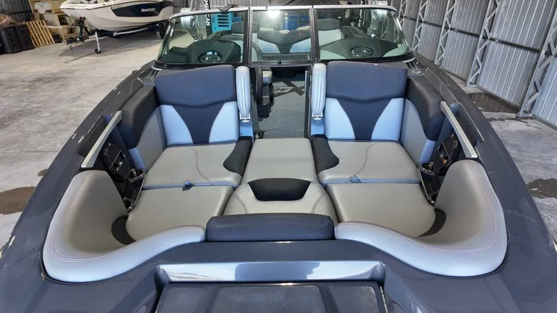 Slide: The Image of MasterCraft X46 2018 - 27