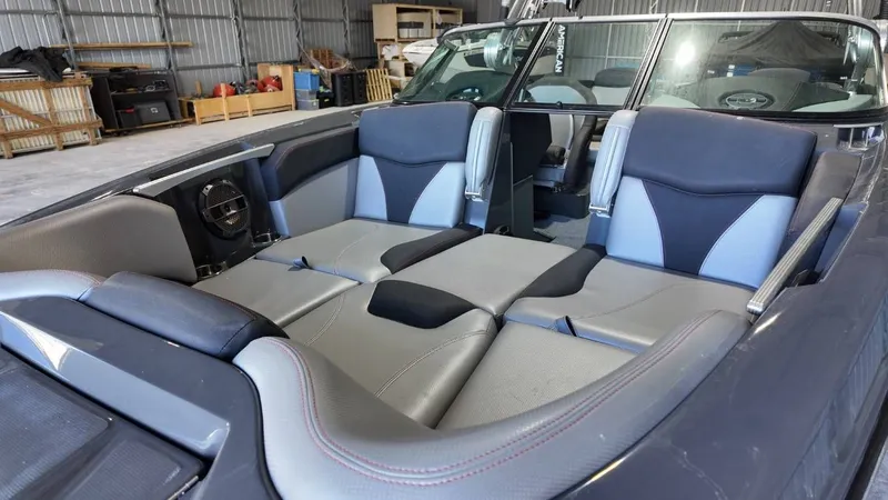 Slide: The Image of MasterCraft X46 2018 - 30