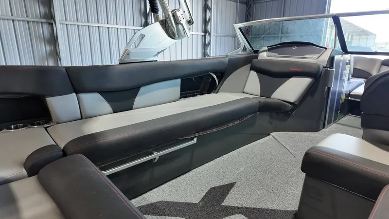 Slide: The Image of MasterCraft X46 2018 - 45