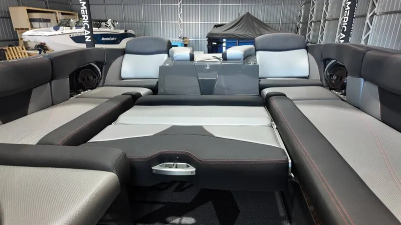 Slide: The Image of MasterCraft X46 2018 - 56