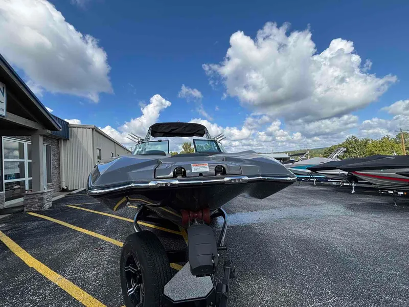 Slide: The Image of MasterCraft X46 2018 - 7