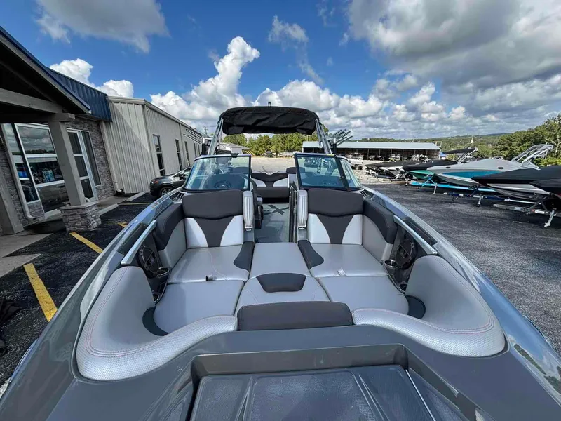 Slide: The Image of MasterCraft X46 2018 - 8