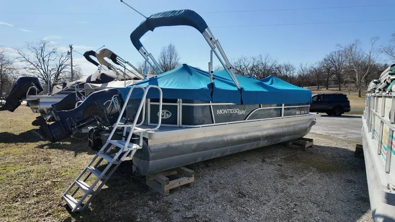 Slide: The Image of Montego Bay C8522 2018 - 44