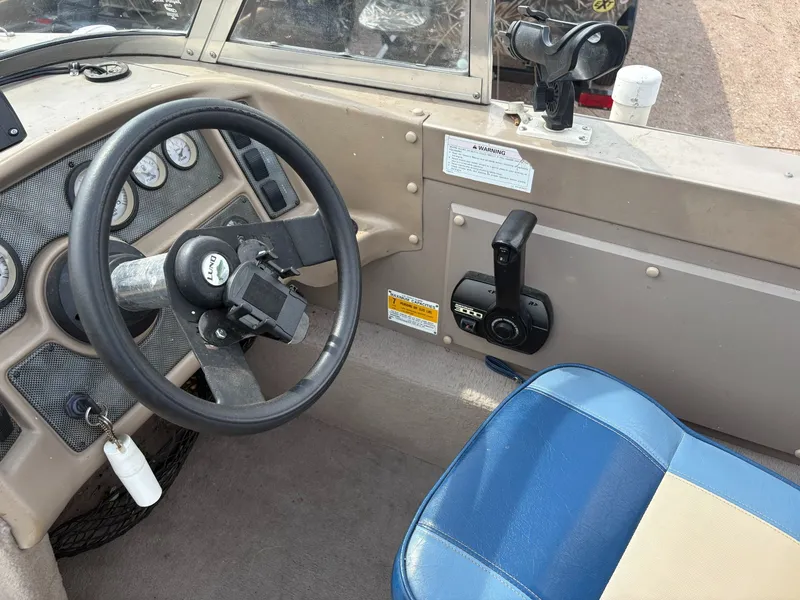 Slide: The Image of Lund 1700 Fisherman 2000 - 6