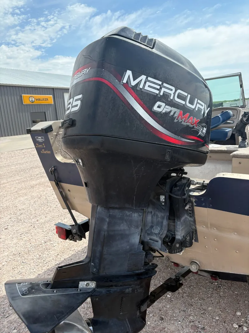 Slide: The Image of Lund 1700 Fisherman 2000 - 7