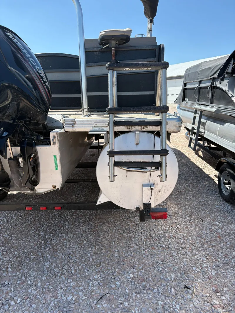 Slide: The Image of Premier 235 Alante 2013 - 13