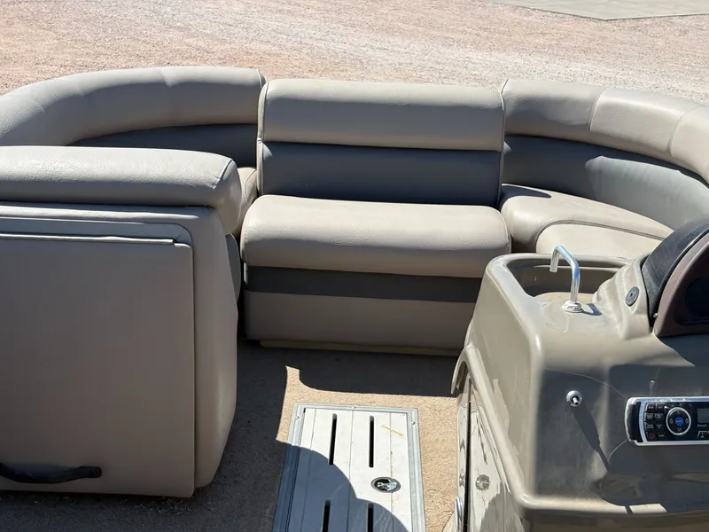 Slide: The Image of Premier 235 Alante 2013 - 15