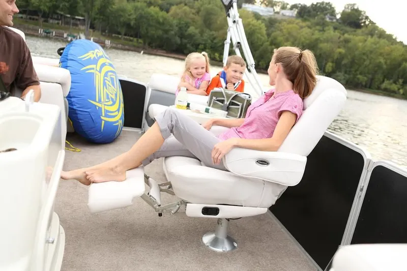 Slide: The Image of Premier 235 Alante 2013 - 25