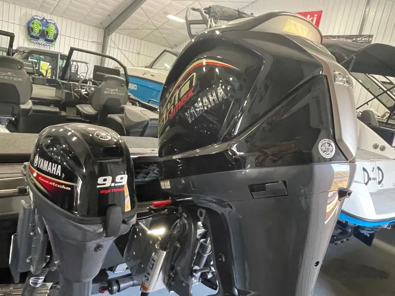 Slide: The Image of Skeeter WXR2060 F 2024 - 2