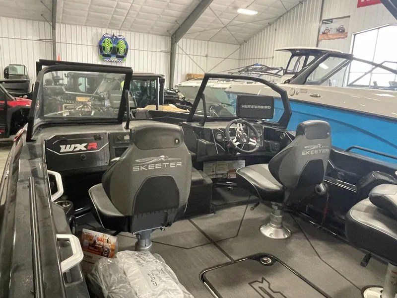 Slide: The Image of Skeeter WXR2060 F 2024 - 4