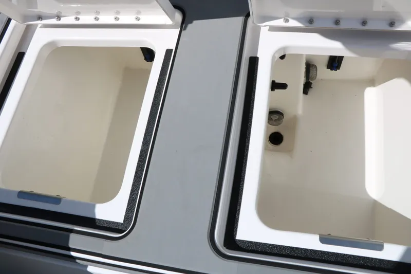 Slide: The Image of Caymas XS 21 PRO 2025 - 33