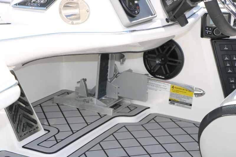 Slide: The Image of Caymas XS 21 PRO 2025 - 36