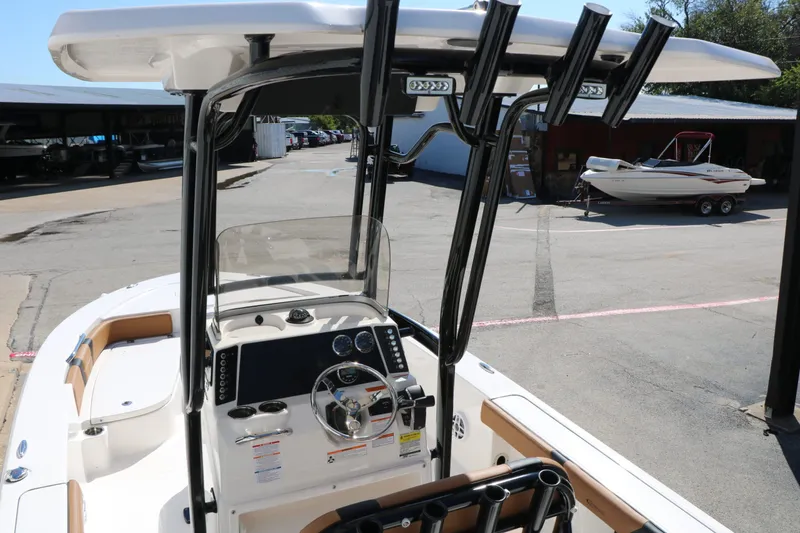 Slide: The Image of Robalo 226 Cayman 2024 - 17