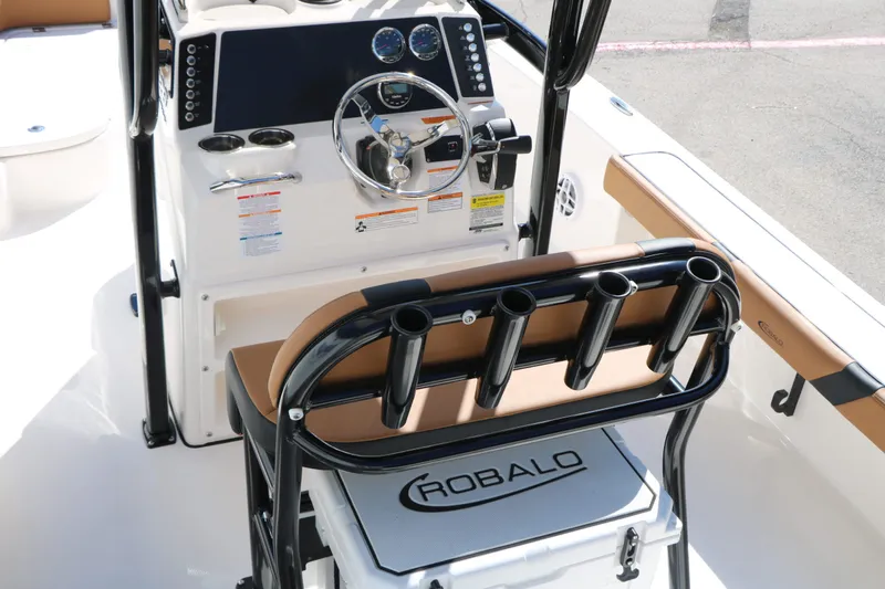 Slide: The Image of Robalo 226 Cayman 2024 - 18