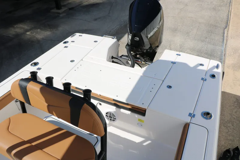 Slide: The Image of Robalo 226 Cayman 2024 - 27